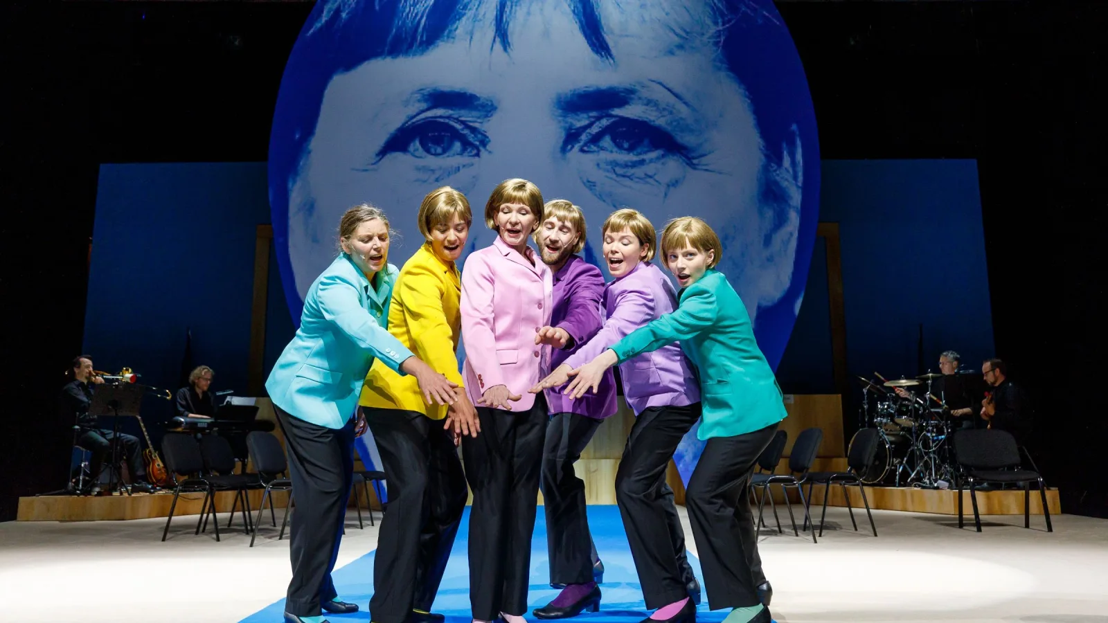 Merkel im Theater: So schön, schön war die Zeit