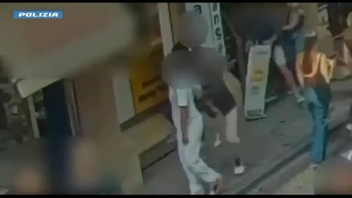 Firenze, strappano orologio da 88mila euro a un turista americano: arrestati