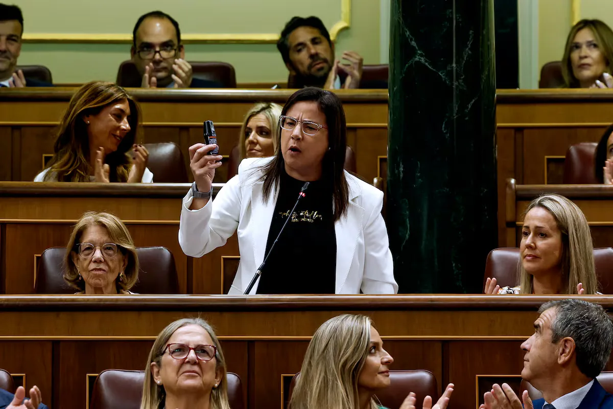 El Congreso abrirá expediente para sancionar a la diputada del PP que mostró un espray de gas pimienta en el hemiciclo