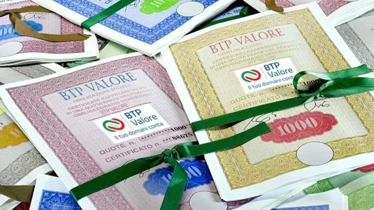 Btp Valore, due titoli «gemelli» in collocamento dal 19 al 23 ottobre: cedole ogni tre mesi o interessi tutti alla fine, le differenze e come scegliere