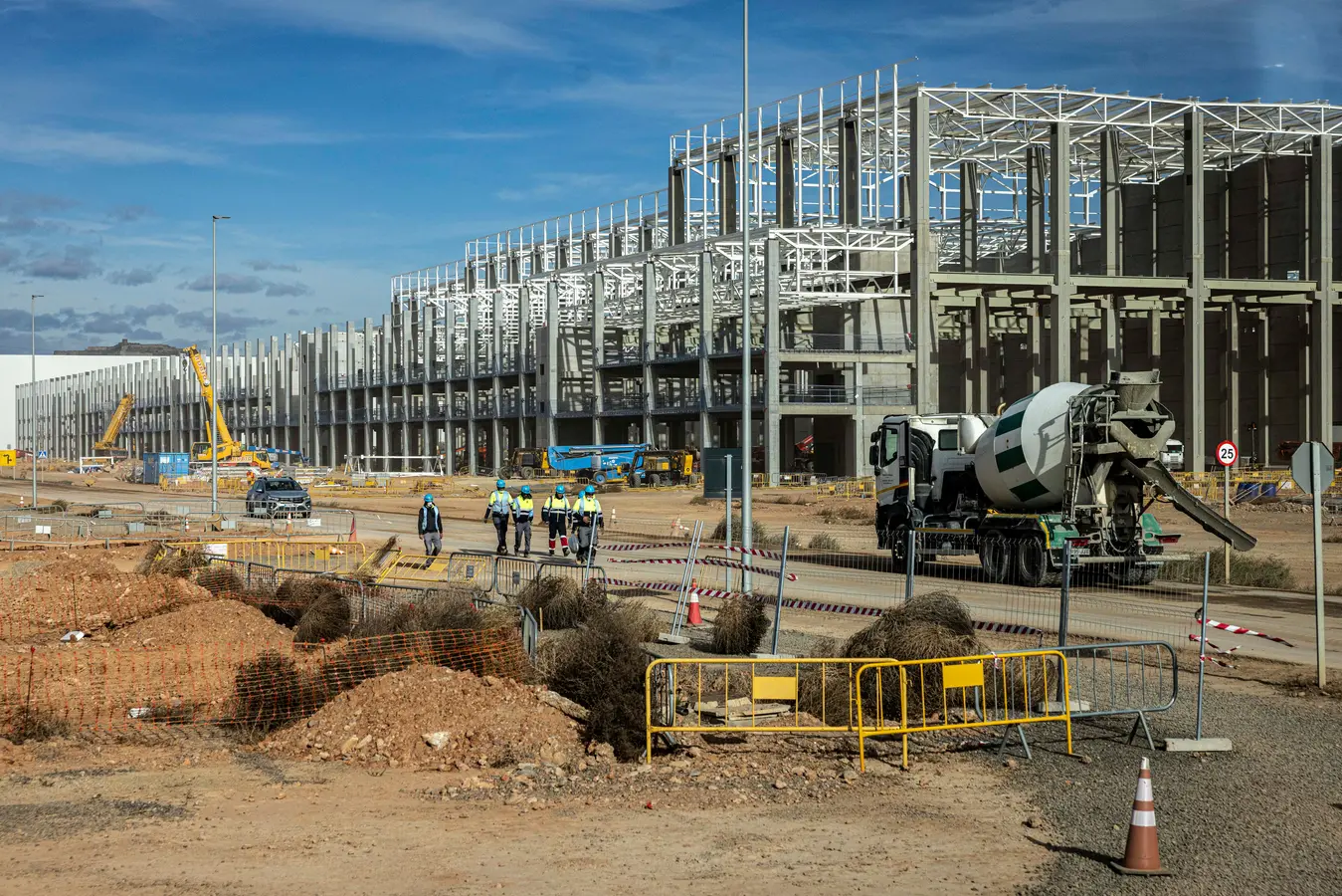 El Gobierno crea una vía preferente para aprobar inversiones estratégicas en un mes