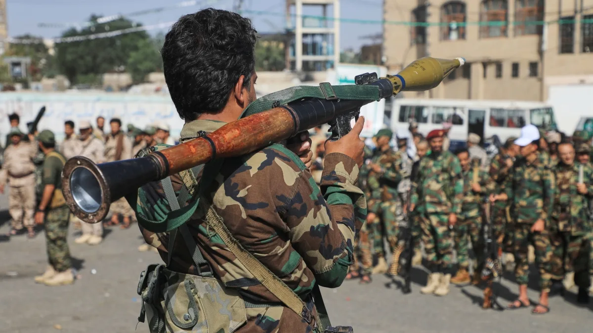 Yemen, gli Houthi avanzano su Bab el-Mandeb: così Teheran terrebbe in scacco anche il Mar Rosso