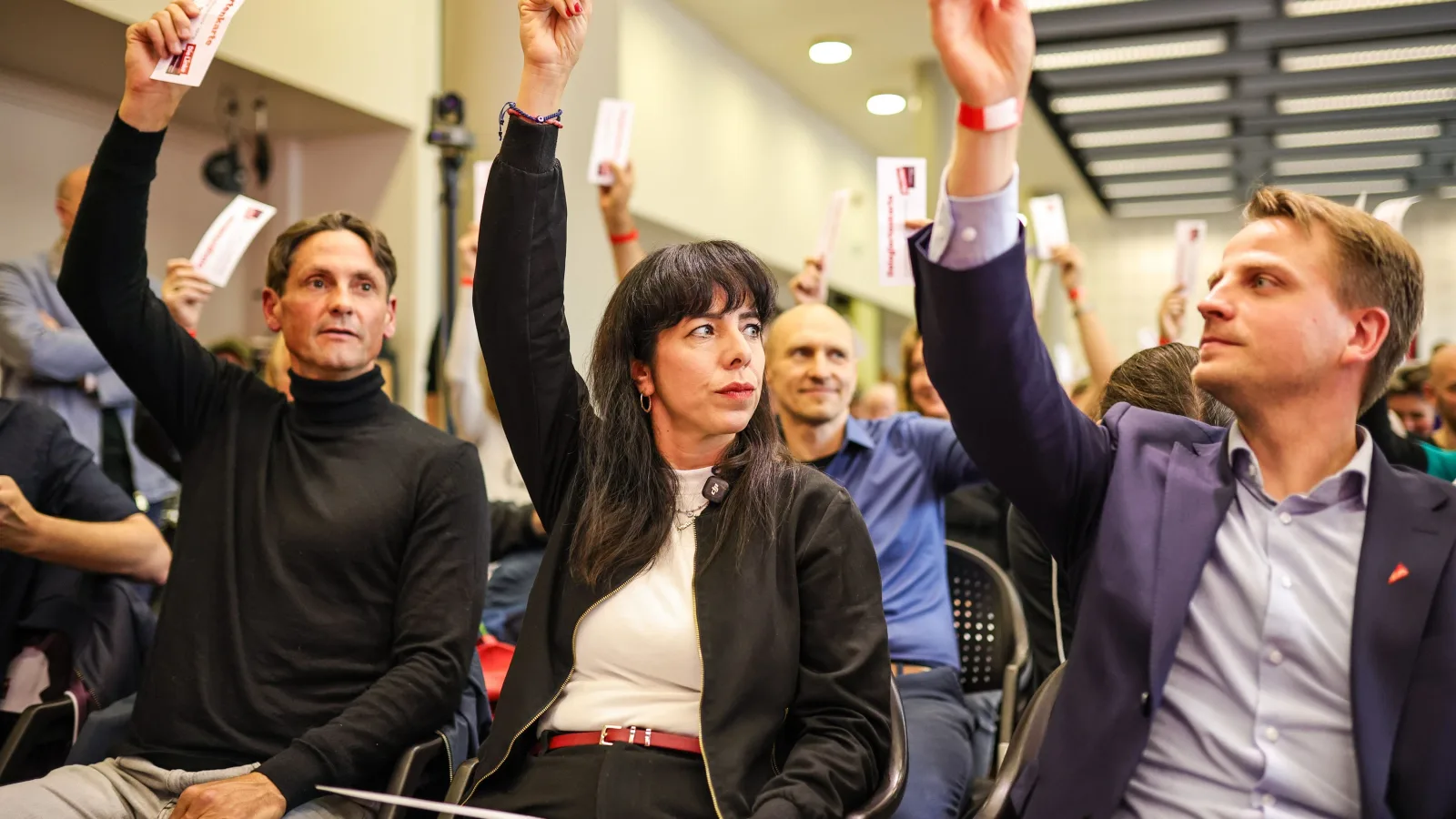 Deutschland-Liveblog: Berliner Linke will mit Grünen und SPD sondieren