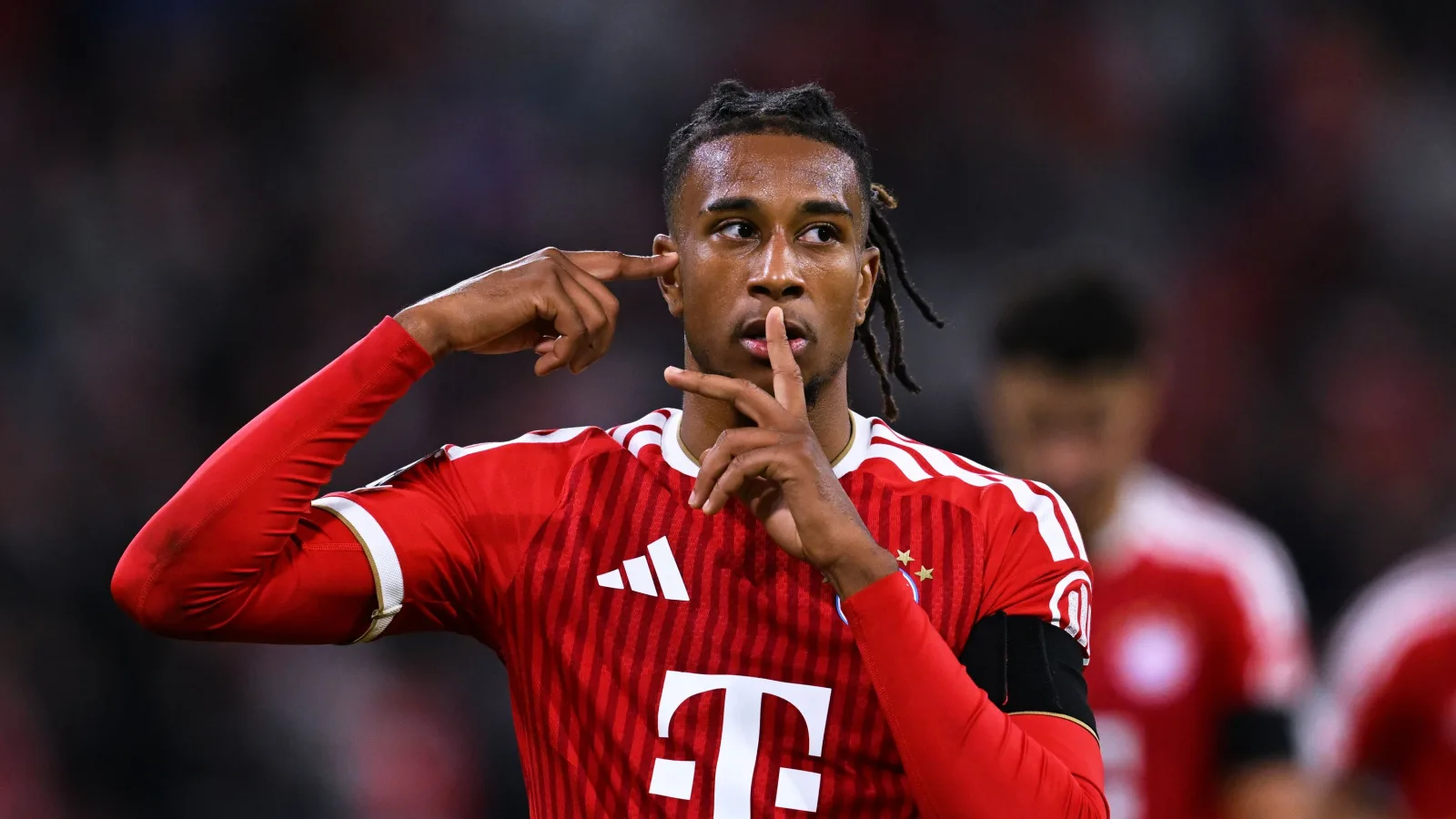 Stürmerstar des FC Bayern: Der einsilbige Olise geht viral