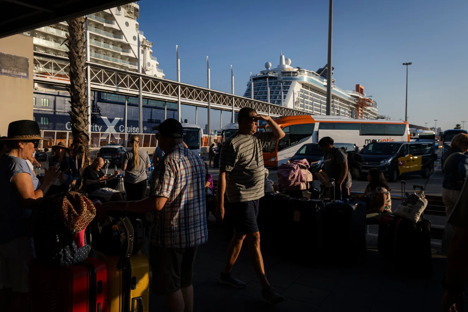 Barcelona dispara la tasa turística a los cruceristas de paso: pagarán 30 euros al día en 2030