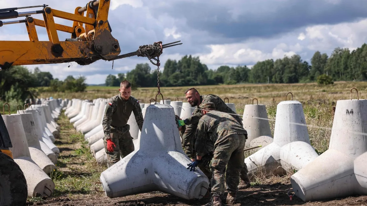Viaggio sul confine militarizzato tra Europa e Russia, dove il cielo fa paura: «Sappiamo che Putin prepara qualcosa»