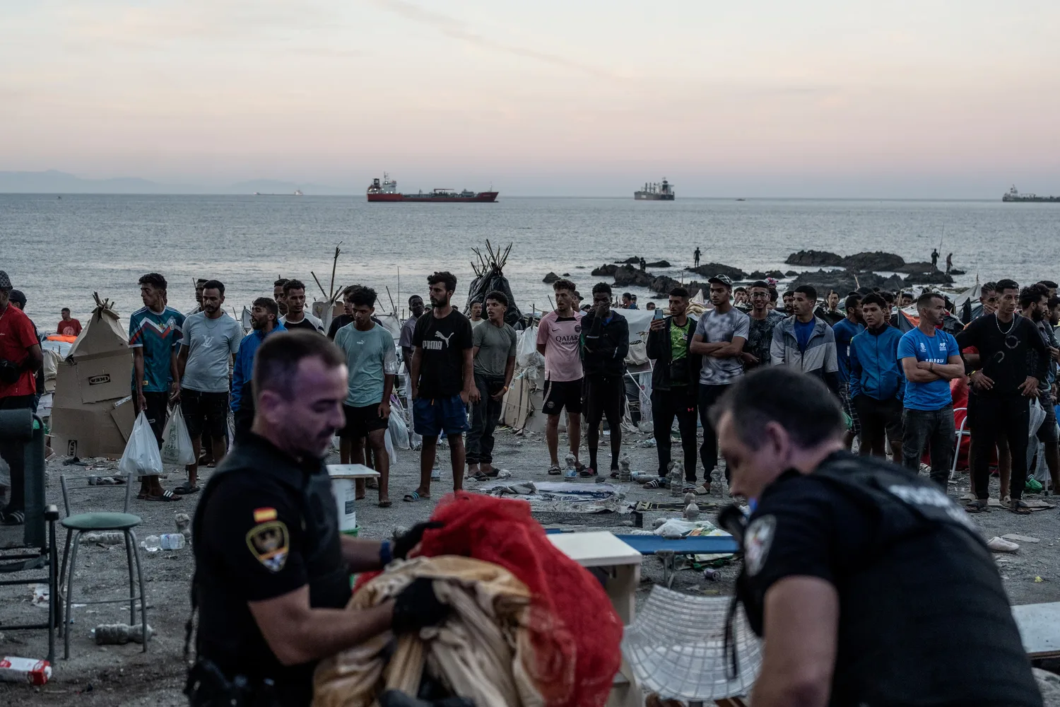 Crisis en Ceuta y actualidad política, en directo | Calma en las fronteras de Ceuta y Melilla en un día de alerta por la amenaza de un nuevo salto masivo