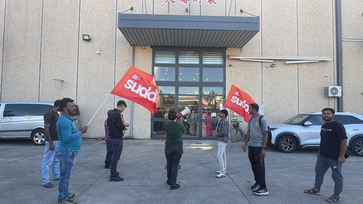 Operaio picchiato dal datore di lavoro: «Sei troppo lento». La denuncia dei Sudd Cobas contro un prontomoda cinese a Prato