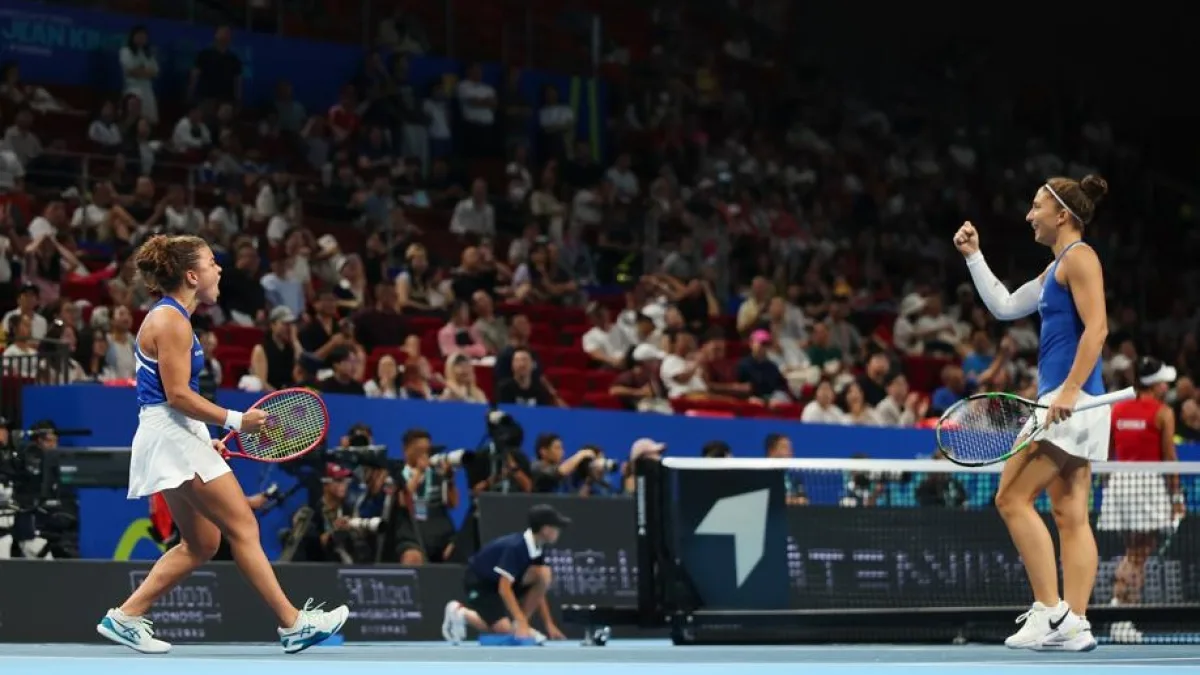 Billie Jean King Cup, l'Italia rimonta la Cina e vola in semifinale: Paolini ed Errani decisive nel doppio