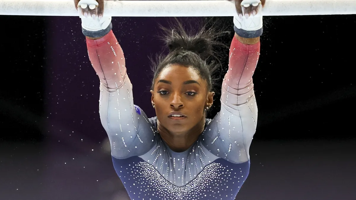 Biles: «Tre uomini mascherati sono entrati in casa e hanno rubato la Porsche. Anche per questo ho un doberman»