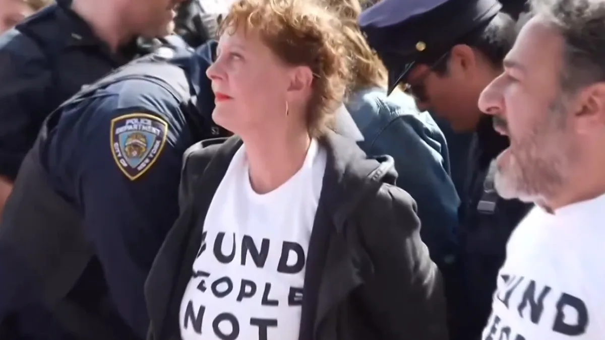 Il video dell'arresto di Susan Sarandon durante le proteste pro Palestina
