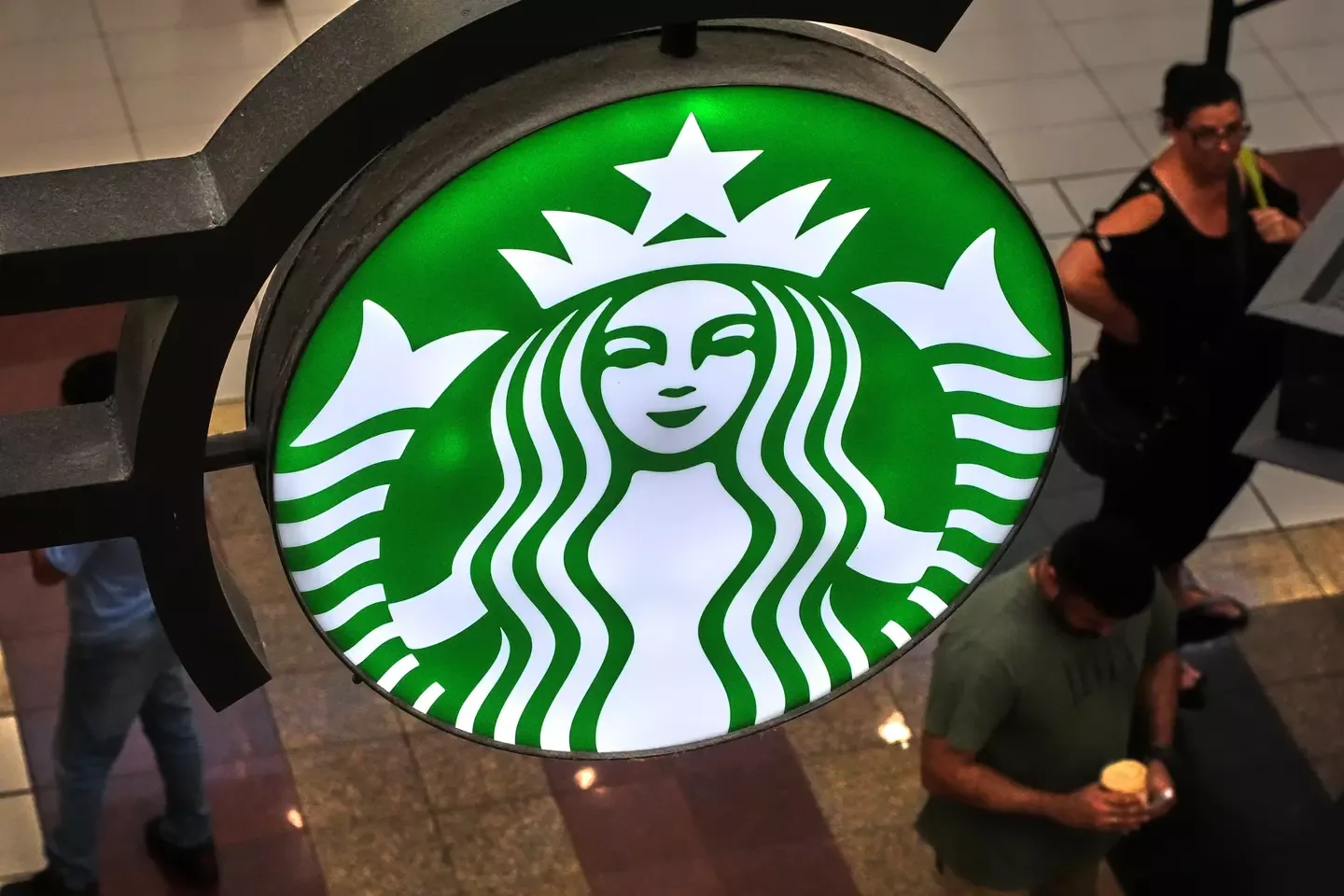 5 questions about Starbucks' store closures
