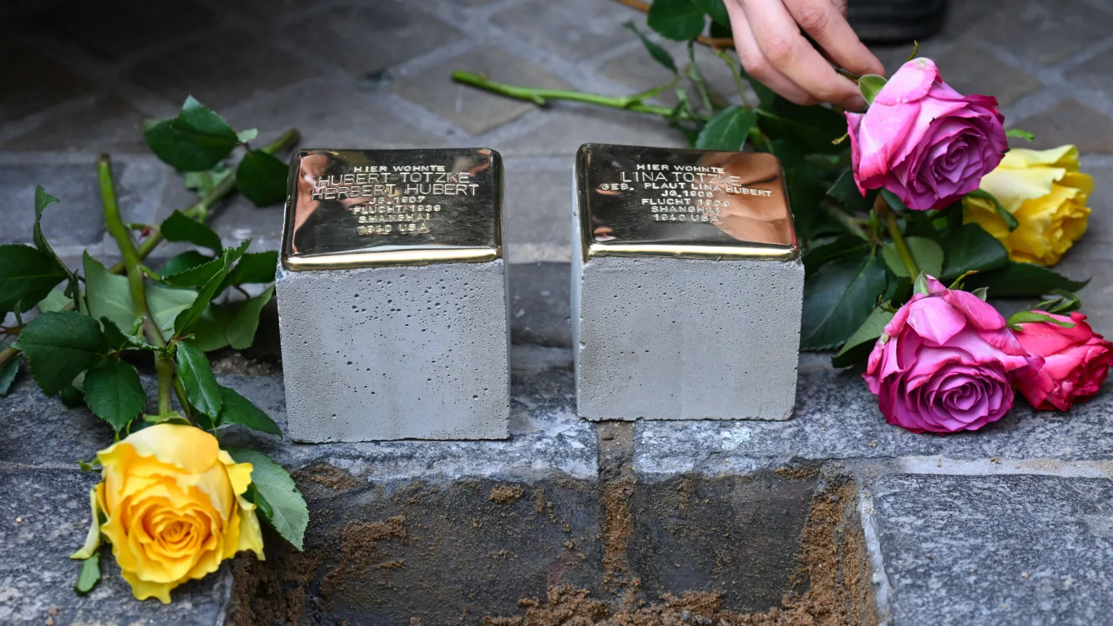 Beschluss in Sachsen: CDU und AfD lassen Stolpersteine in Heidenau verbieten
