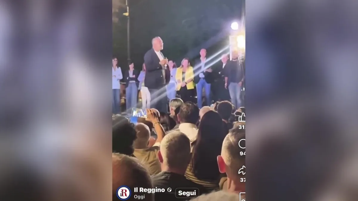 Il sindaco di Reggio Calabria Cannizzaro dà del “curnutu” a Vannacci in comizio