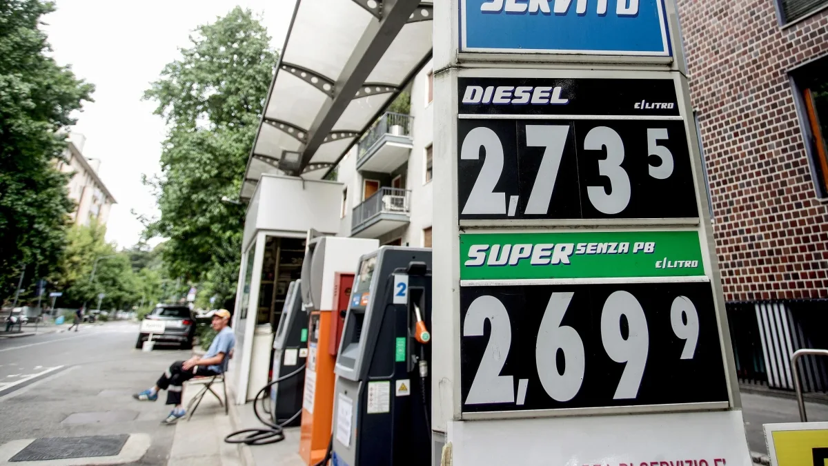 Taglio accise sul diesel, verso proroga al 10 settembre: poi le misure per i redditi più bassi