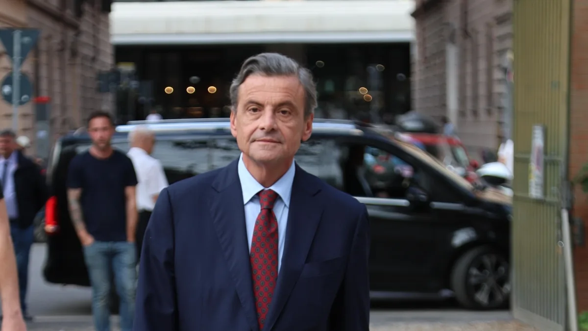 Calenda: «Bene i complimenti di Meloni, ma ci sono zero possibilità che mi allei con lei o Schlein»