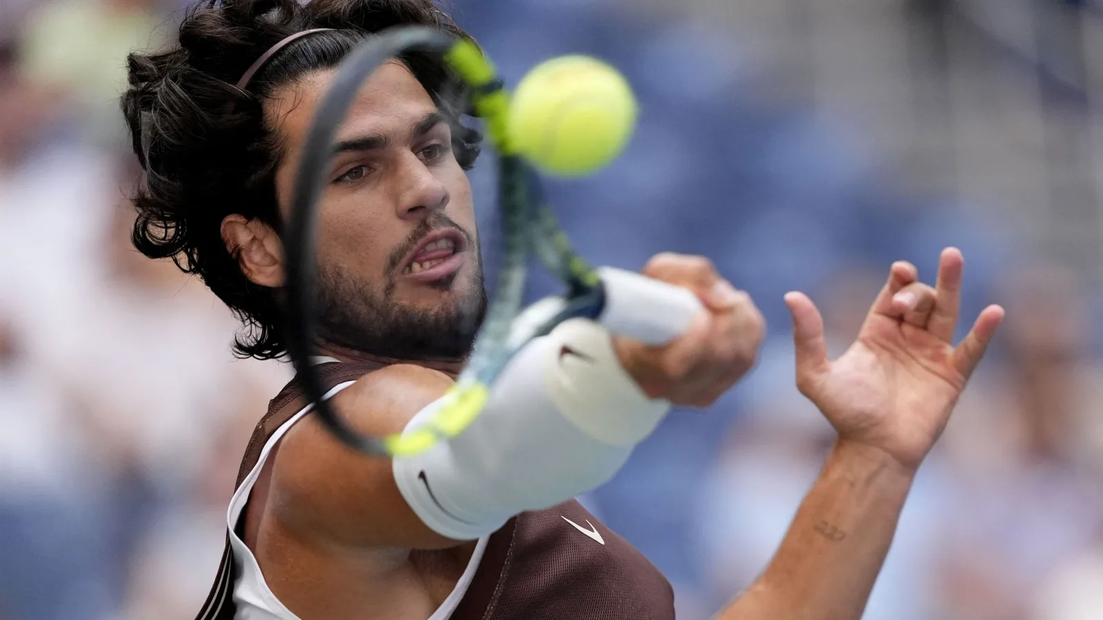 US Open: Alcaraz souverän im Achtelfinale – Williams-Schwestern scheitern