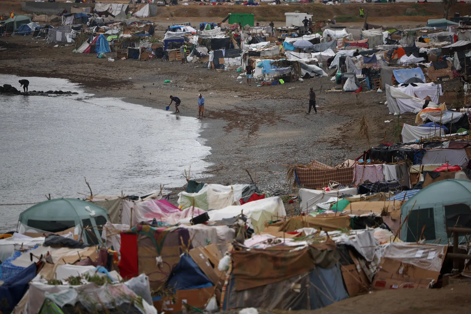 Última hora de la entrada de inmigrantes a Ceuta, en directo | Page advierte que la crisis de Ceuta puede convertirse en la “segunda gran mentira de la democracia”