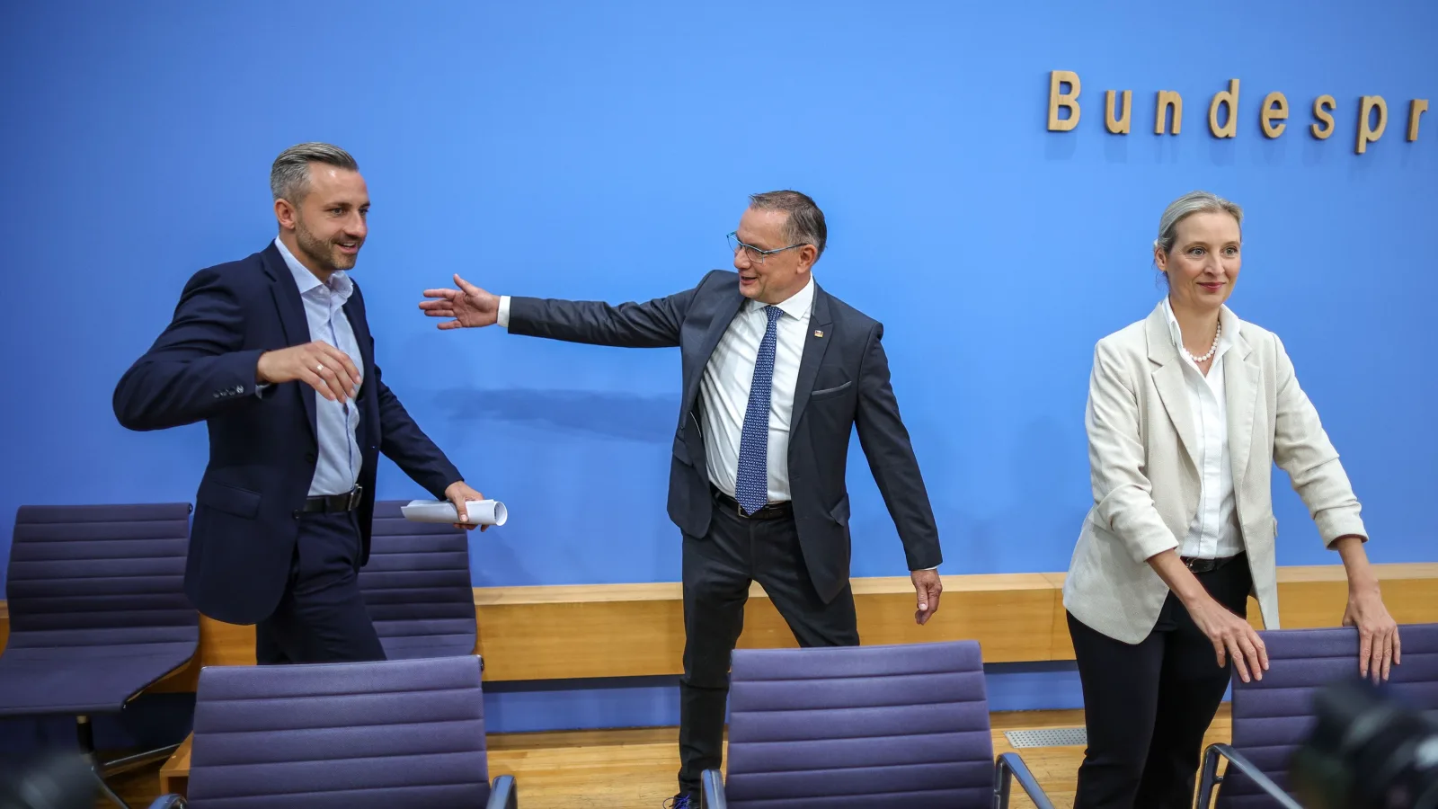 Wahlerfolg der AfD: Wie sich die Innenminister für den Fall Blau wappnen