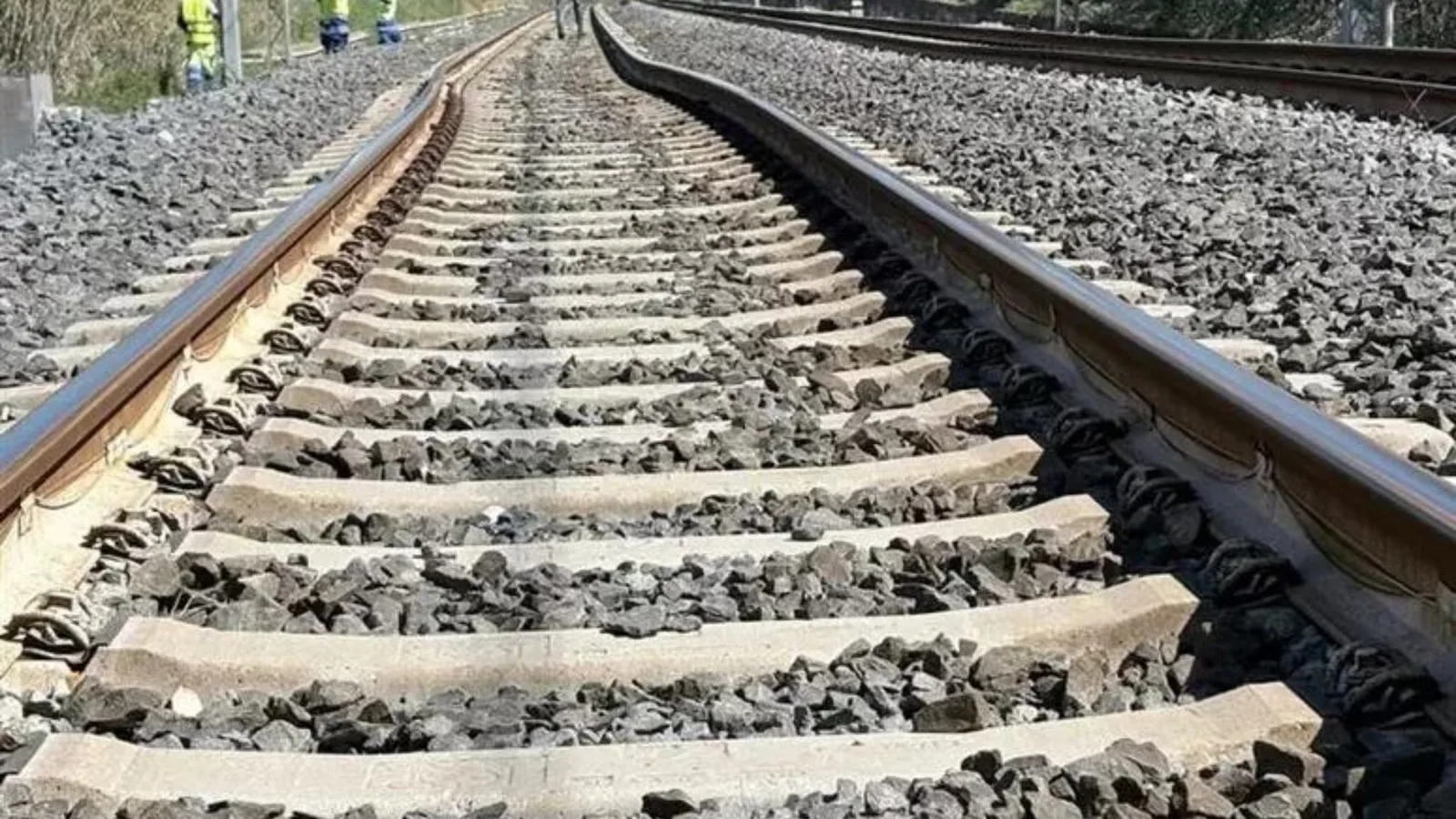 Scontro sfiorato, paura nel Fiorentino: urto tra un treno regionale e un merci. Circolazione in tilt
