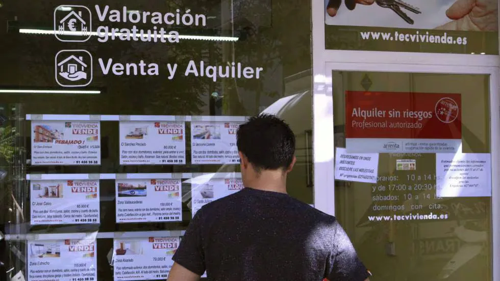 La compra de viviendas retoma los descensos en julio y acumula una caída del 3% en lo que va de año