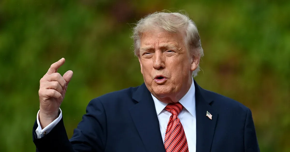 Selling early access to Trump Truth Social posts is illegal, ex-prosecutors say