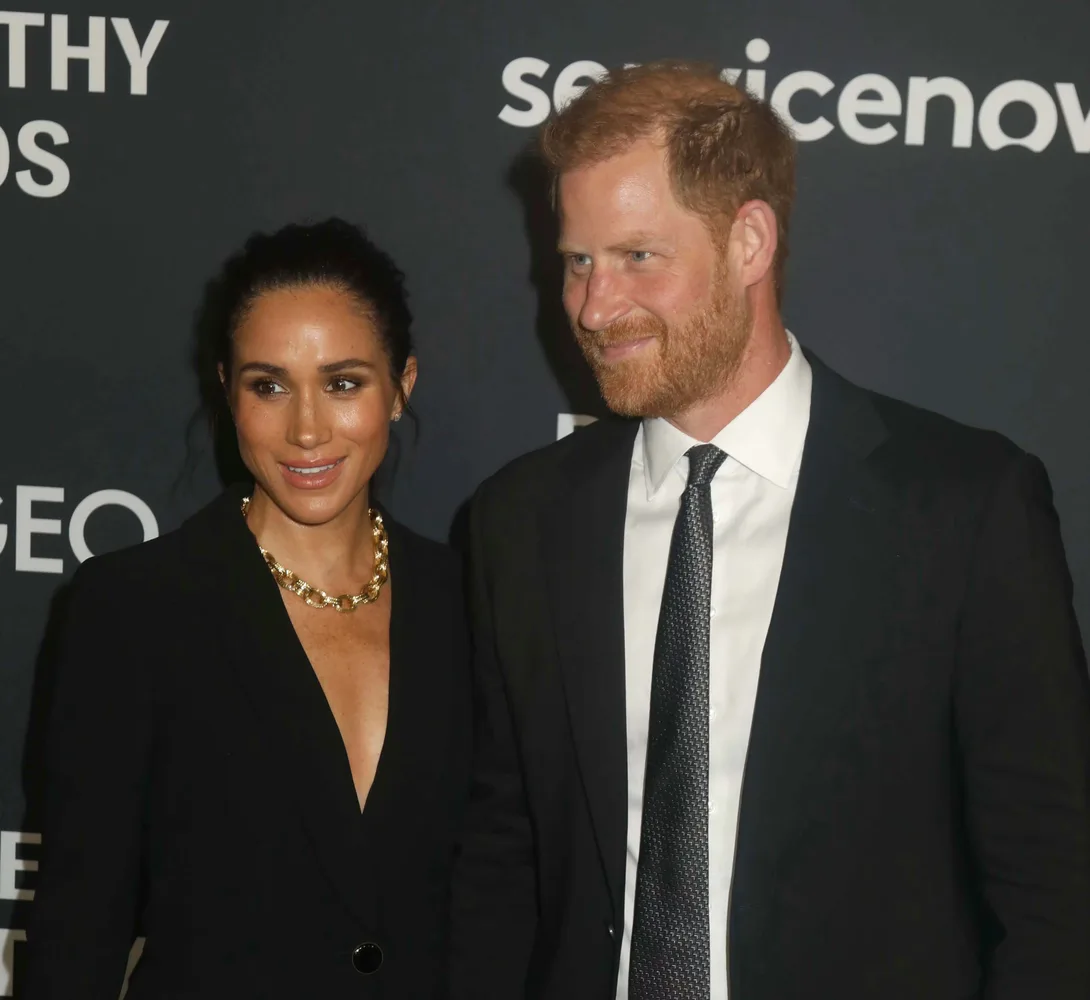 Enrique de Inglaterra y Meghan Markle cambian a sus hijos de colegio a los dos días preocupados por su seguridad