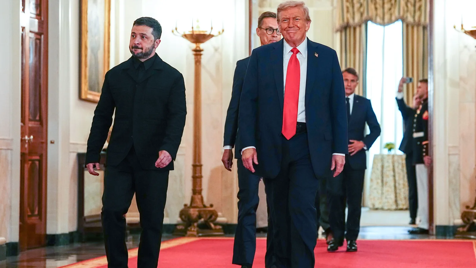 Liveblog Ukrainekrieg: Selenskyj kündigt Treffen mit Trump an