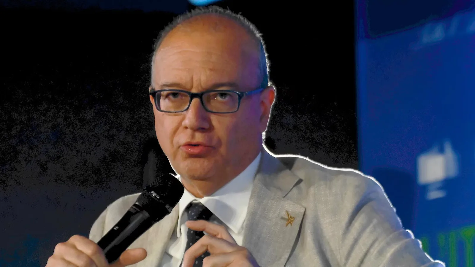 Giuseppe Valditara: "Burqa e niqab non hanno spazio a scuola. Tetto del 30% sarà decreto legge"
